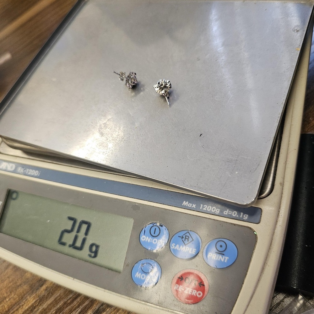 Diamond earrings - Picture 3 of 4